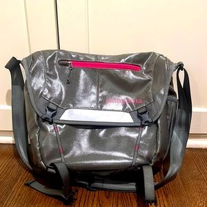 Patagonia Black Hole Mini Messenger 12L Bag- Rare Discontinued Color